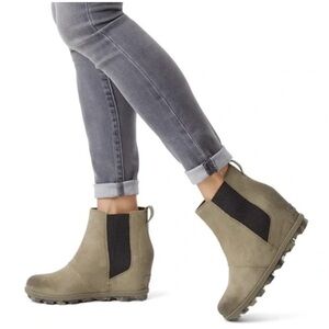 SOREL JOAN OF ARCTIC II WEDGE PLATFORMS Chelsea Booties Boots In Olive Green